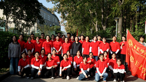 图3 马院师生运动会合影纪念.png