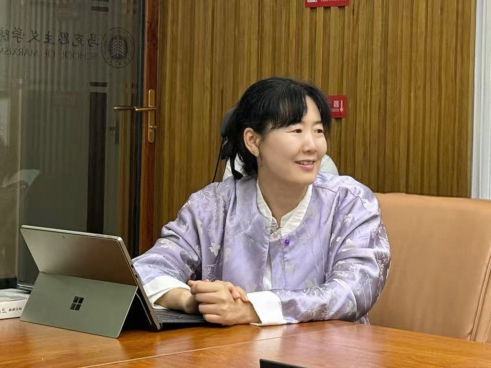 3 陈红娟老师讲授党课.jpg 3 陈红娟老师讲授党课.jpg