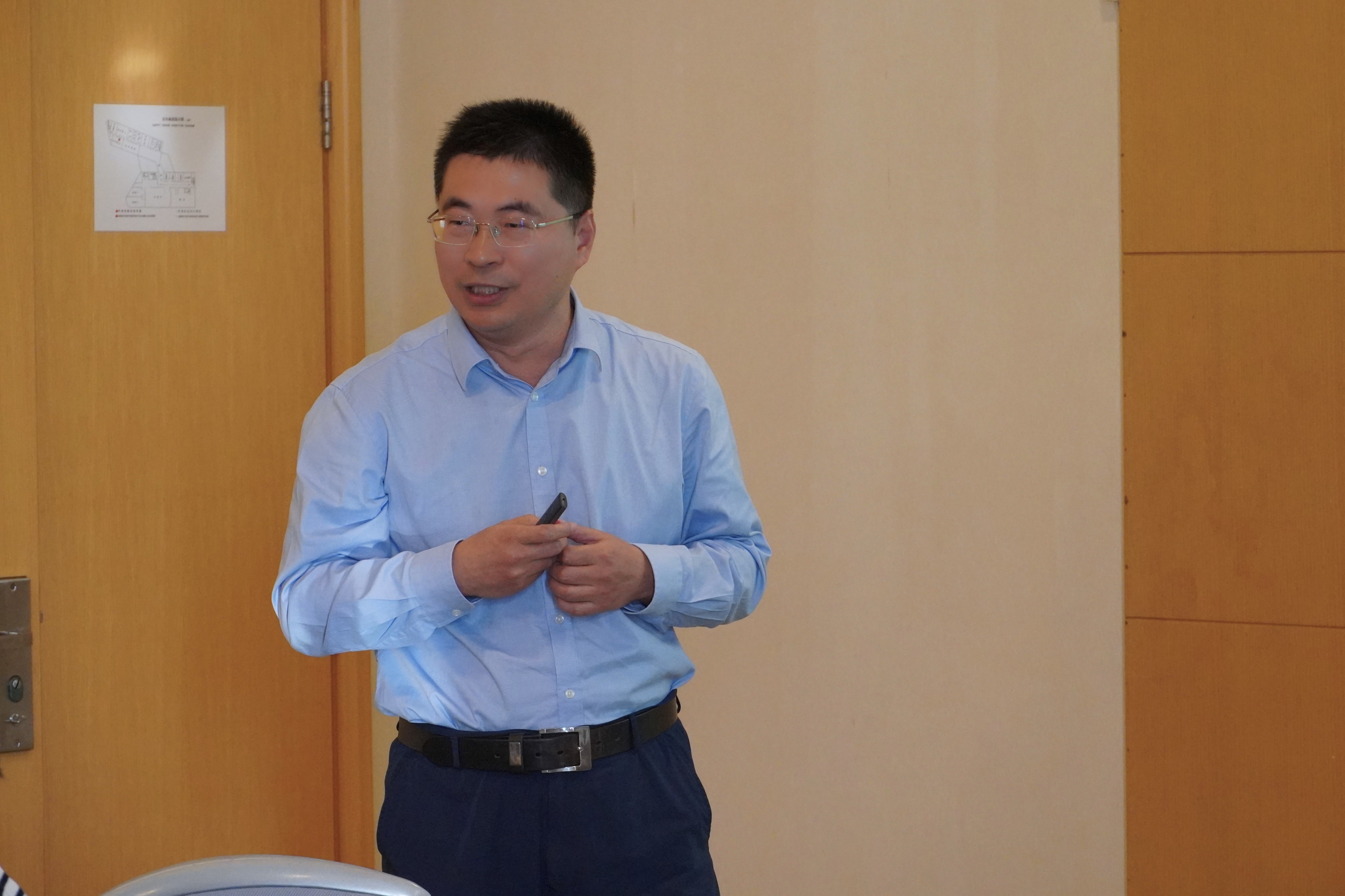 汇报1.JPG 汇报1.JPG